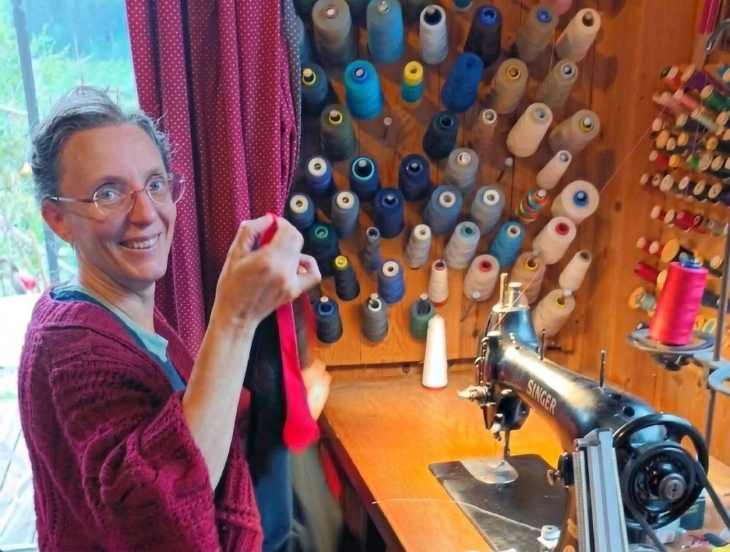 Lison Création dans son atelier de couture en Haute Vallée d'Azergues